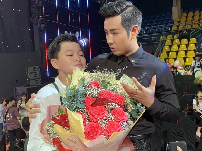 Dân mạng khủng bố Nguyên Khang mất kiểm soát, yêu cầu nam MC phải lập tức bỏ nghề-2