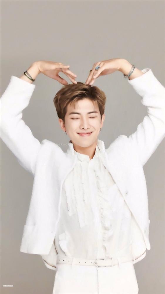 Knet nghẹn ngào chia sẻ khoảnh khắc nhắn nhủ fan của RM (BTS)-2