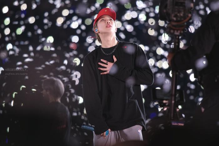 Knet nghẹn ngào chia sẻ khoảnh khắc nhắn nhủ fan của RM (BTS)-3