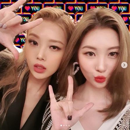 Hai cựu thành viên của nhóm nhạc nữ Wonder Girls Yubin và Sunmi chia sẻ hình ảnh gặp nhau trong một sự kiện mới đây.