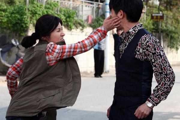 Chồng vô sinh, vợ liên tục đẻ 4 đứa con... và chuyện bí ẩn với ông hàng xóm-2