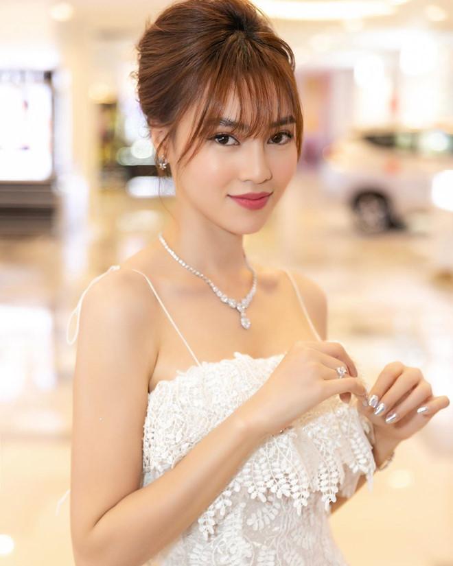 Lan Ngọc và Chi Dân tiếp tục check-in cùng địa điểm sau nghi vấn yêu-5