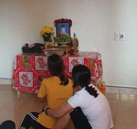 Vụ 39 người chết ở Anh: 24 gia đình báo con mất tích, hàng chục bàn thờ vọng được lập để ngóng tin con-4