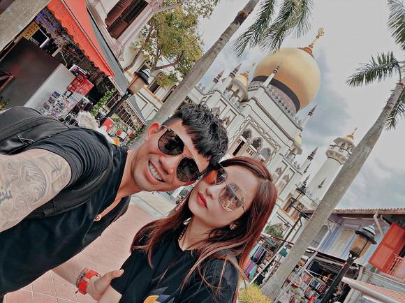 Đại gia Minh Nhựa cắt bánh kỷ niệm 8 năm bên vợ hai Mina Phạm-1