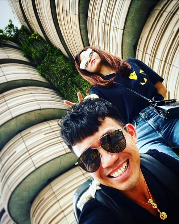 Đại gia Minh Nhựa cắt bánh kỷ niệm 8 năm bên vợ hai Mina Phạm-3