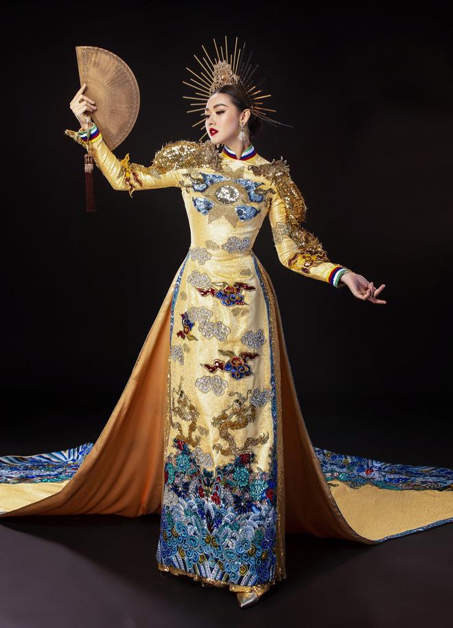 Vừa sang Nhật thi Miss International, Tường San đã tiết lộ hẳn 2 bộ áo dài cực kỳ hoành tráng để thi Quốc phục-2