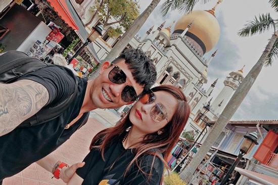 Đại gia Minh Nhựa cắt bánh kỷ niệm 8 năm bên vợ hai Mina Phạm