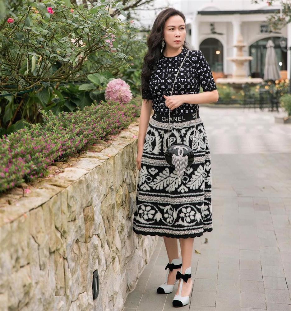 Phượng Chanel nâng hạng nhan sắc nhờ photoshop nhưng chỉnh sửa quá đà thành ra hơi dị dạng-1