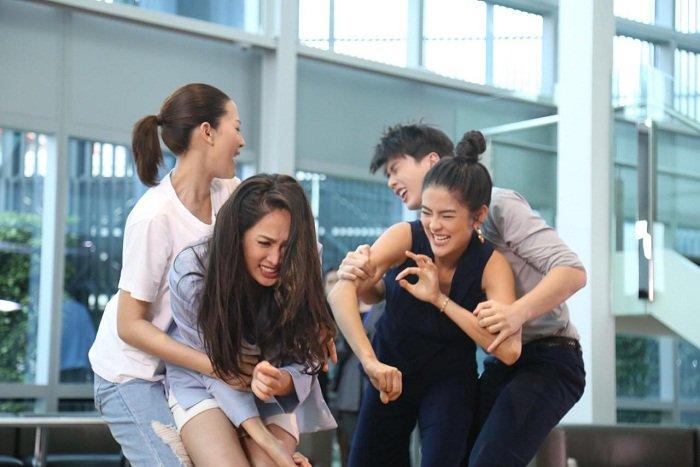 Mời đồng nghiệp đi 200km về ăn cưới, vừa nhìn thấy chú rể cô ta lao vào tát tới tấp-2