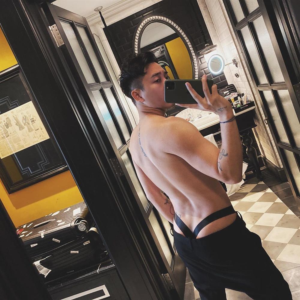 Nối gót Ngọc Trinh hay Chi Pu nhưng gây sốc hơn, Hoàng Ku mặc quần lộ nội y lọt khe nhức mắt-1
