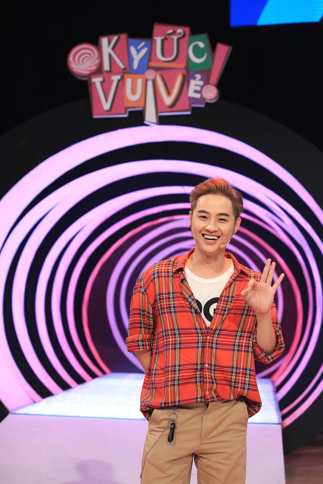 Bị chỉ trích lố bịch tại Ký Ức Vui Vẻ, Thanh Duy gay gắt: Đừng dạy mình cách cư xử-1