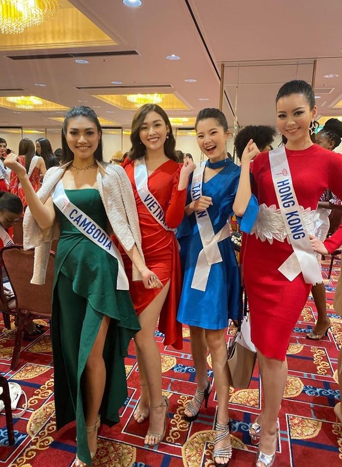 Diện chiếc váy đỏ tươi, Tường San ghi điểm vì lấn át đối thủ Miss International lại chẳng hề kém cạnh Đỗ Mỹ Linh-7