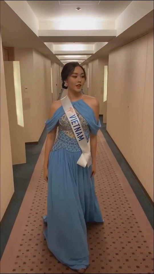 Diện chiếc váy đỏ tươi, Tường San ghi điểm vì lấn át đối thủ Miss International lại chẳng hề kém cạnh Đỗ Mỹ Linh-8