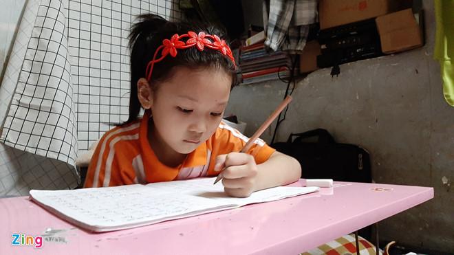 Bé gái vô gia cư giỏi phối đồ xuất hiện ở Tuần lễ Thời trang Việt Nam-8