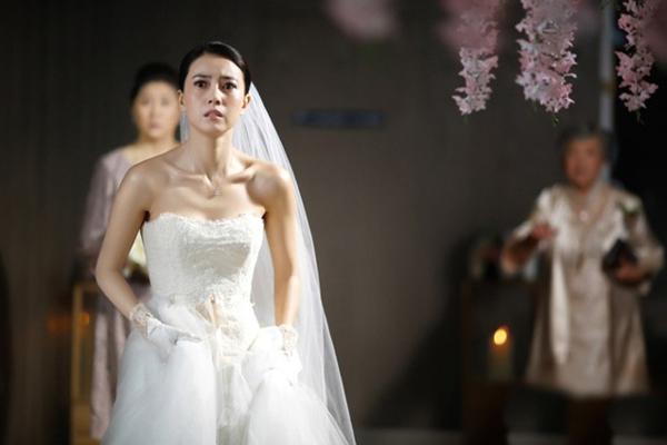 Đang tân hôn nồng nàn, cô dâu bị chú rể đuổi thẳng cổ chỉ vì 1 tin nhắn tế nhị-2