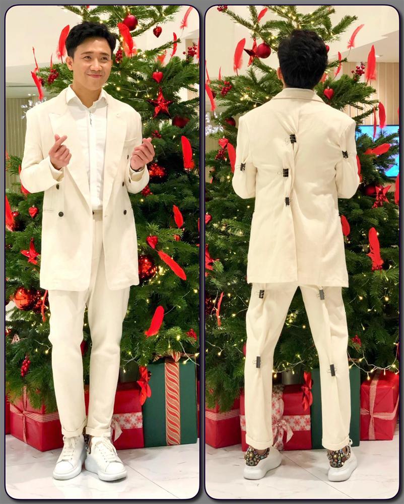 Đẳng cấp eo thon như Ngọc Trinh: Dùng 2 cái kẹp giấy để bóp đồ bơi-5