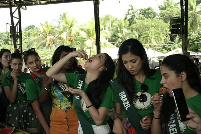 SHOCK: Phương Khánh và thí sinh Hoa hậu Trái đất ngồi la liệt như dân tị nạn trong hậu trường-5