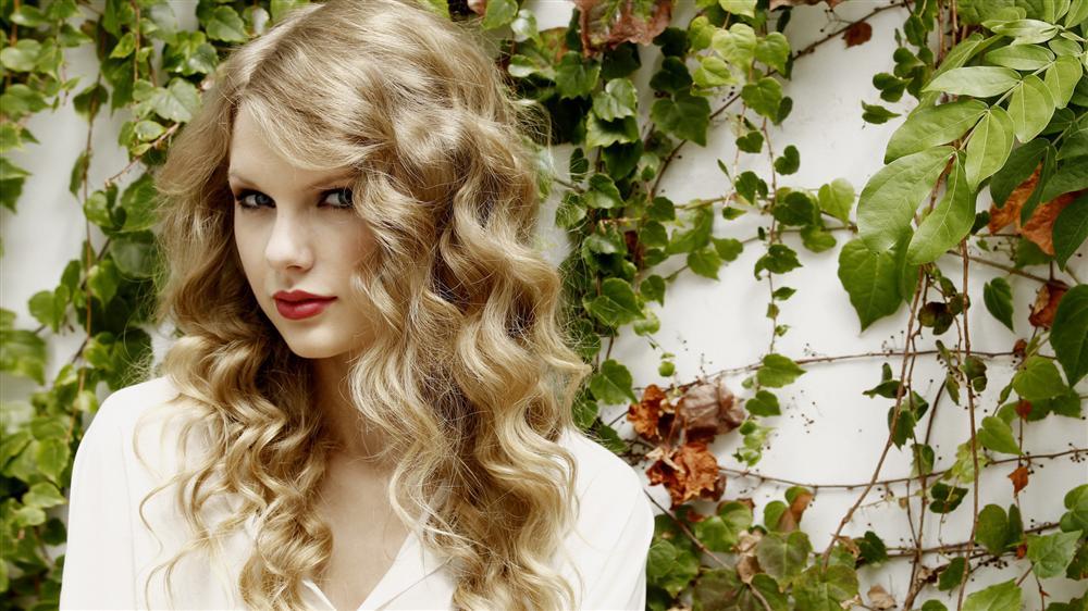 Taylor Swift trở thành nghệ sĩ đầu tiên có ca khúc nhạc đồng quê cán mốc tỉ view-1