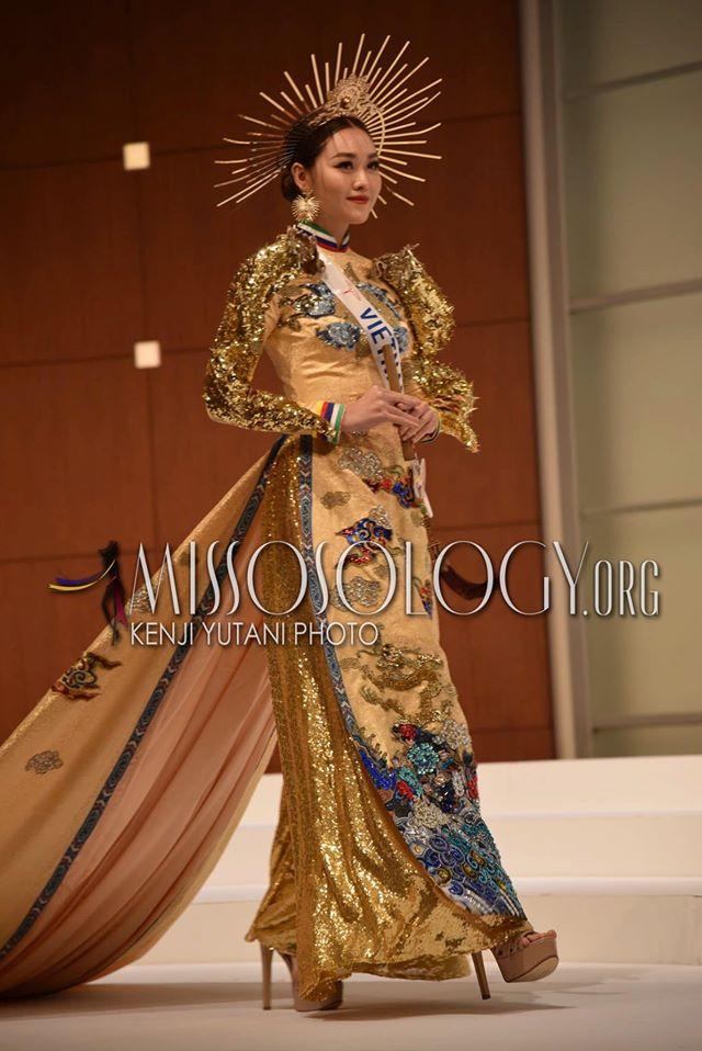 Tường San catwalk tự tin với trang phục dân tộc Rồng chầu mặt trời tại Miss International 2019-2