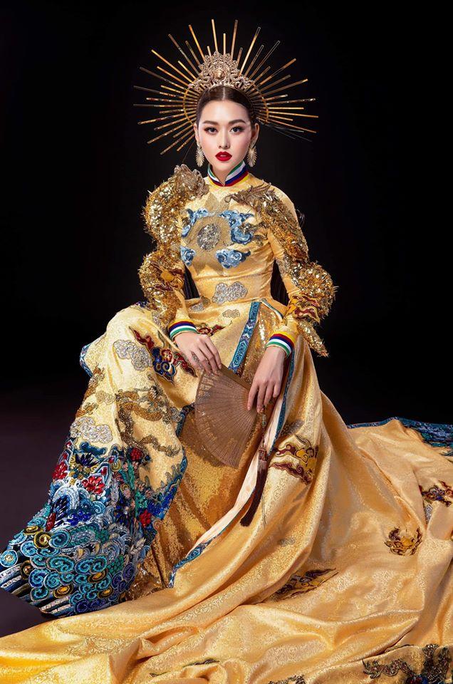 Tường San catwalk tự tin với trang phục dân tộc Rồng chầu mặt trời tại Miss International 2019-6