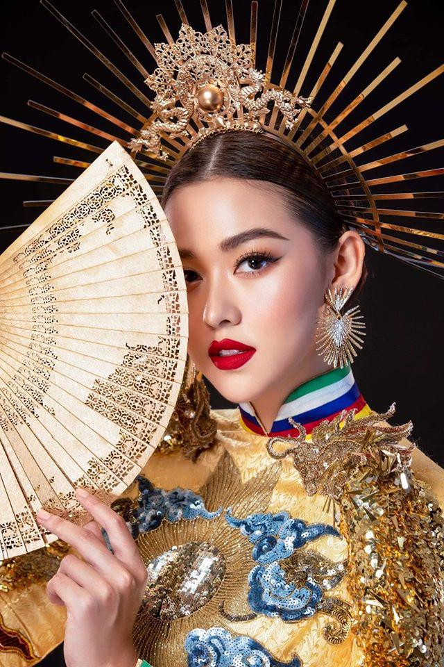 Tường San catwalk tự tin với trang phục dân tộc Rồng chầu mặt trời tại Miss International 2019-8