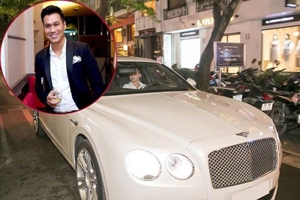 Sau thành công của "Người phán xử", Việt Anh gây chú ý khi lái siêu xe tham gia sự kiện ở Hà Nội.