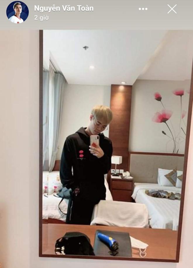 Hải Quế nhớ con gái, Văn Toàn bận rộn sống ảo ngày đội tuyển hội quân-5