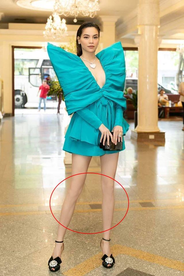 Hồ Ngọc Hà nối gót Phượng Chanel photoshop quá lố đến mất luôn đầu gối gân guốc-2