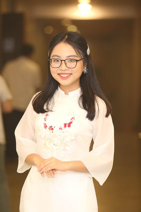 16 tuổi, Phương Mỹ Chi nói gì khi bị đồn hẹn hò với con nuôi của Quang Lê?-1