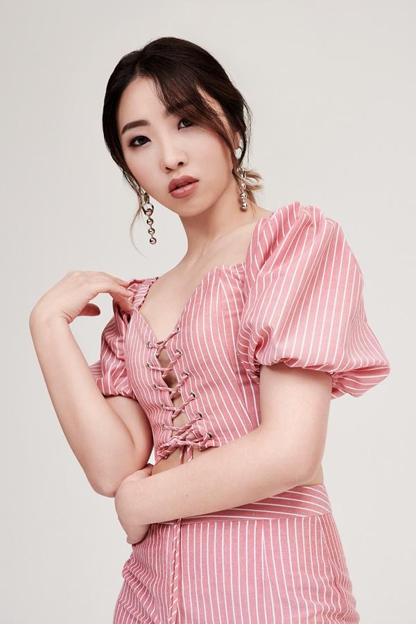 Minzy đệ đơn kiện lên Tòa án quận trung tâm Seoul với mong muốn chấm dứt  hợp đồng với công ty quản lý Music Works và yêu cầu bồi thường 50 triệu won (1 tỷ đồng).