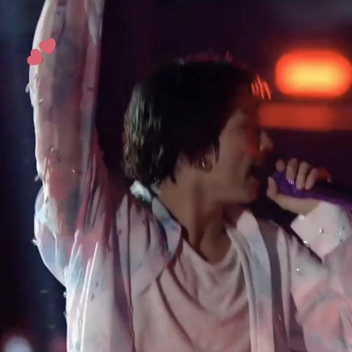 Fandom nhà BTS vui buồn lẫn lộn khi phát hiện Jungkook lại vừa tậu thêm hình xăm mới-4