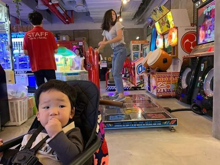 Nữ diễn viên Hàn gây bão với loạt ảnh lầy lội hết mức cùng con trai-9