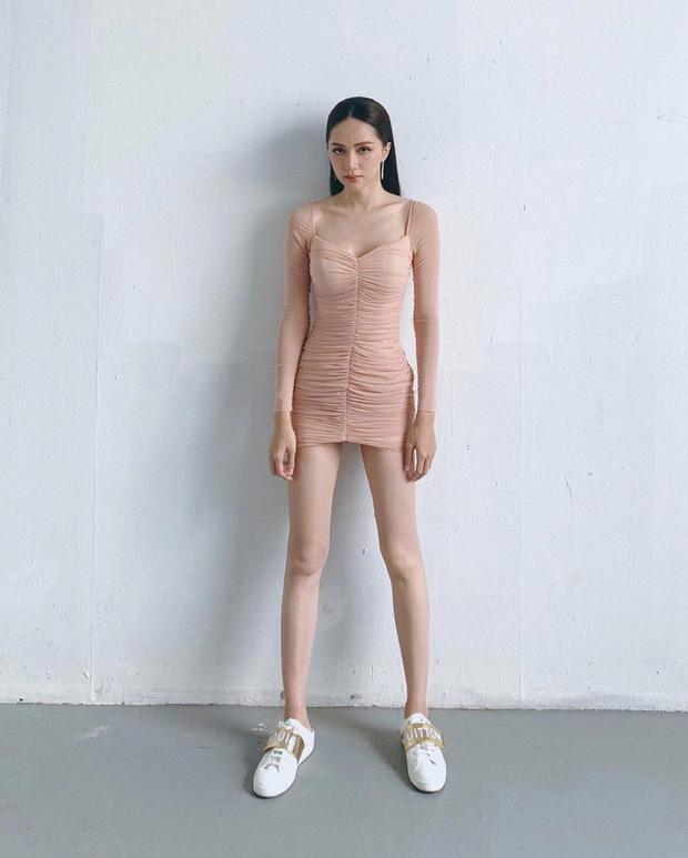 Chi Pu và Hương Giang nhiều lần khiến fan dụi mắt vì kiểu váy dễ gây hiểu lầm-2