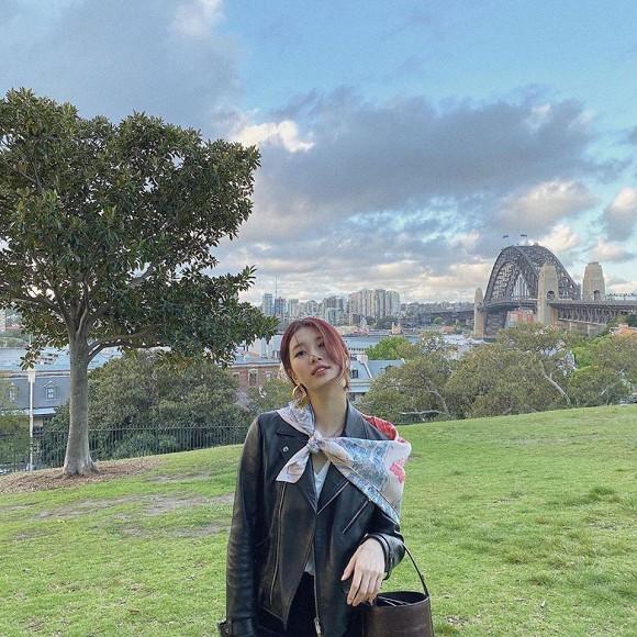 Khoe ảnh trong chuyến đi Úc, Suzy cho thấy mình đúng kiểu cô nàng thích lên đồ theo cảm hứng-2