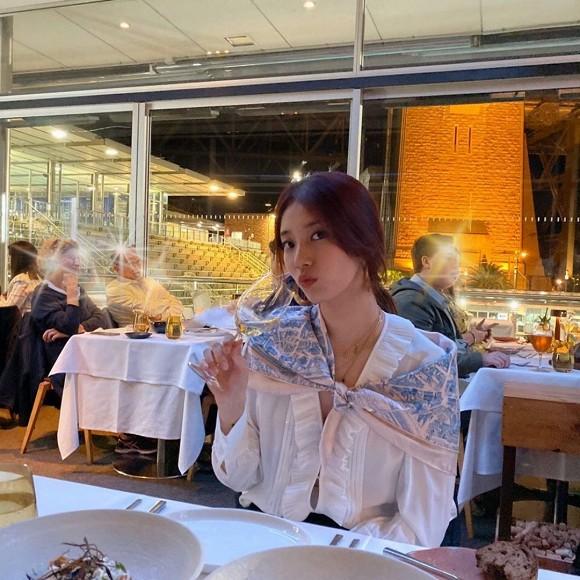 Khoe ảnh trong chuyến đi Úc, Suzy cho thấy mình đúng kiểu cô nàng thích lên đồ theo cảm hứng-4