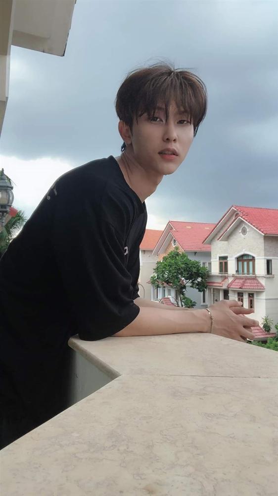 Clip: Toof P (Uni5) diện áo hờ hững… cover cực lạ tai bản hit mới nhất của Selena Gomez-1