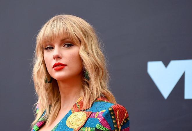 Taylor Swift lại vướng vòng kiện tụng vì bản quyền?-1
