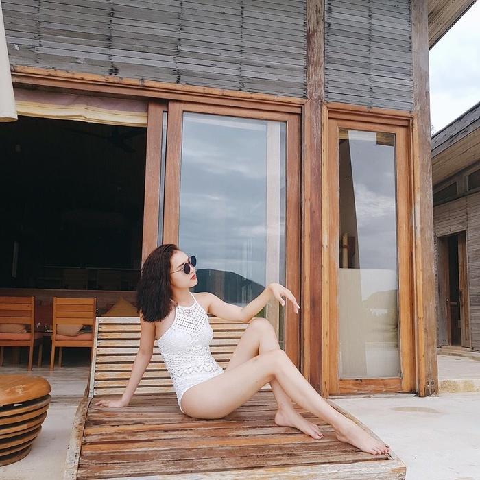 Ninh Dương Lan Ngọc khoe ảnh bikini nóng bỏng nhưng vòng 2 đã bắt đầu ngấn mỡ-4