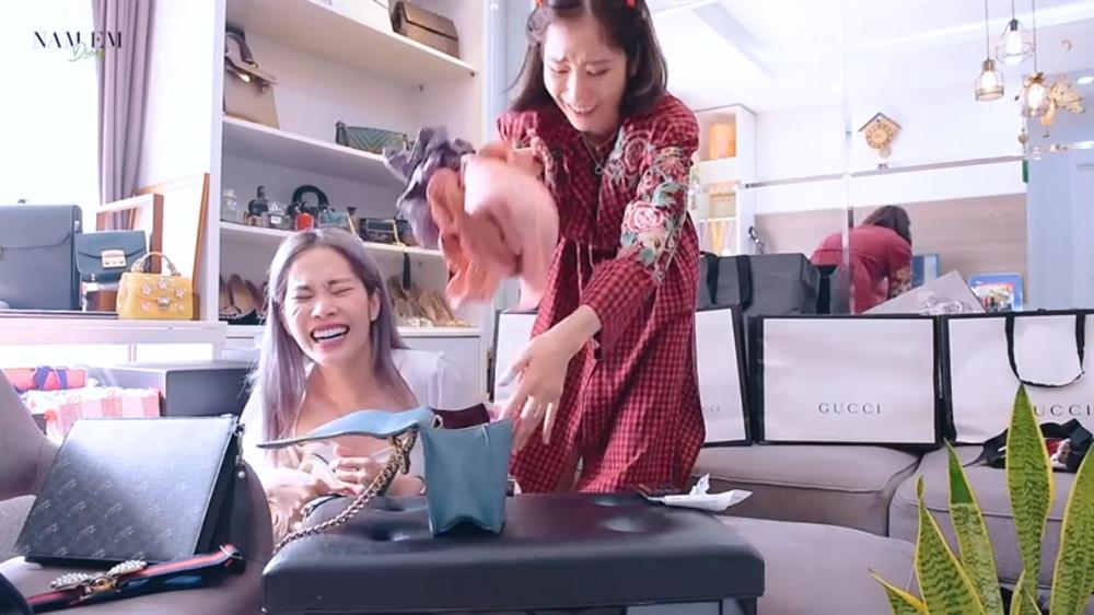 Dùng hàng hiệu như Nam Em: nhét cả bộ đồ ngủ vào túi tiền triệu để giữ phom dáng-3