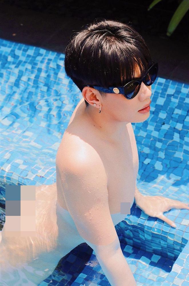 Đào Bá Lộc liên tục khỏa thân táo bạo, nhăm nhe soán ngôi đệ nhất sexy của Ngọc Trinh-4