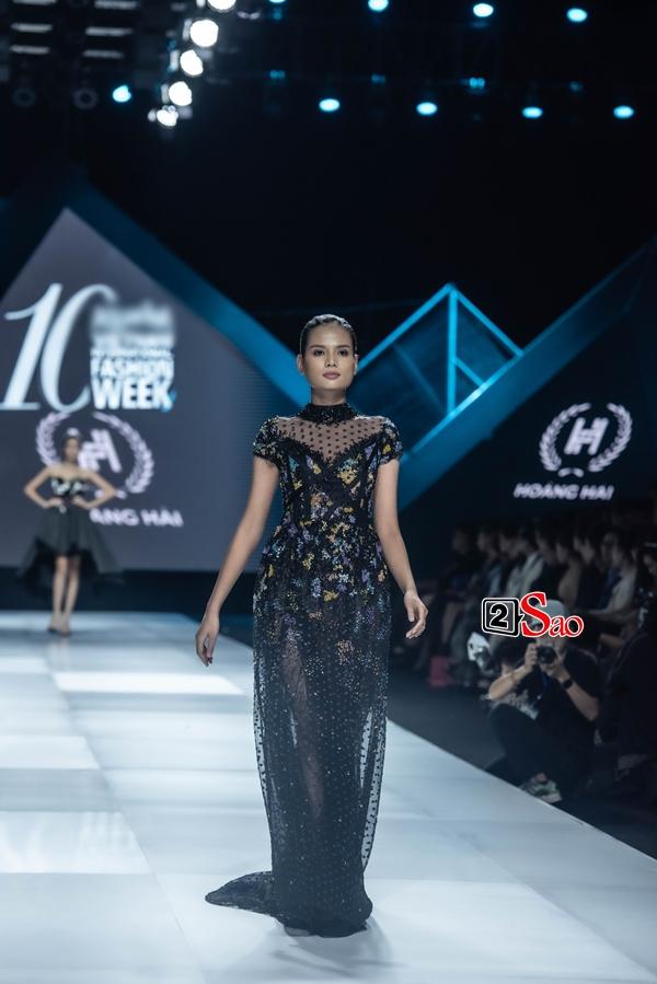 Hoàng Thùy thần thái lấn át dù Lương Thùy Linh mới là vedette trên sàn catwalk-6