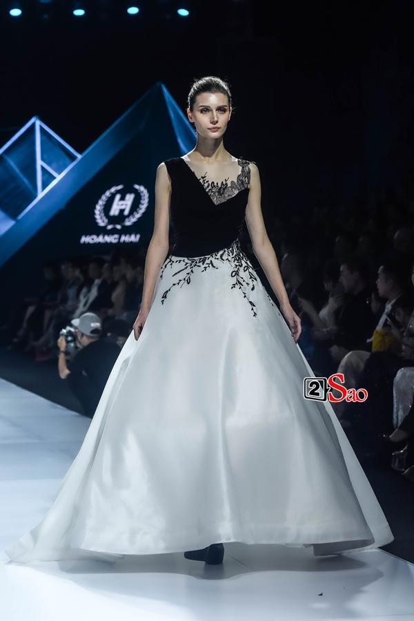 Hoàng Thùy thần thái lấn át dù Lương Thùy Linh mới là vedette trên sàn catwalk-14