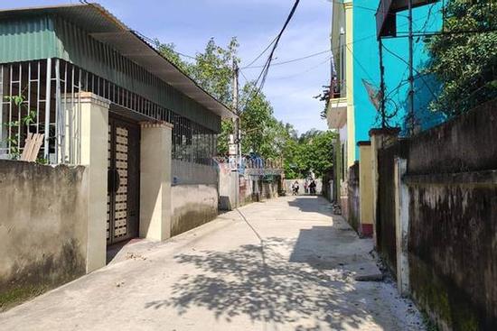 Thiếu nữ mất liên lạc khi đi Anh, môi giới trả lại bố mẹ 1 tỷ rồi biến mất