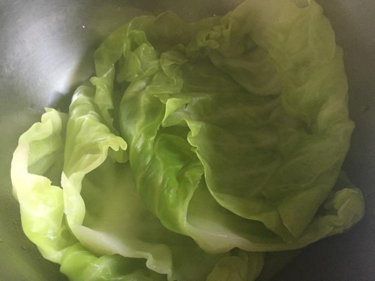 Chồng chán ăn bắp cải luộc, vợ đảm làm ngay món lạ đảm bảo ăn không sót miếng nào-3