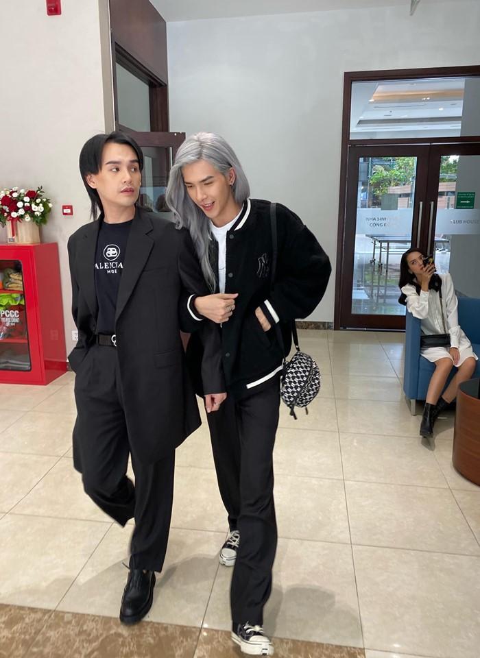 Fan girl xịt máu mũi trước body 6 múi của Denis Đặng - mỹ nam có nụ hôn cực ngọt với Nguyễn Trần Trung Quân-2