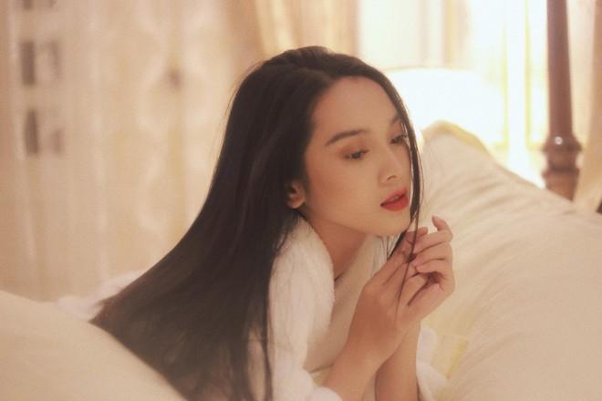 Nhan sắc nữ chính trong MV có cảnh nóng gây tranh cãi-1