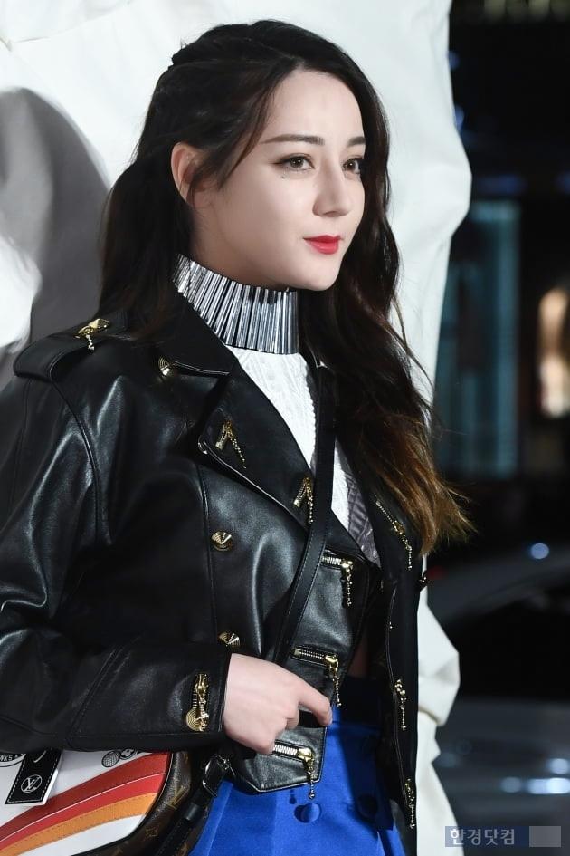 Truyền thông Hàn hết lời khen ngợi nhan sắc mỹ nữ Tân Cương Địch Lệ Nhiệt Ba-1