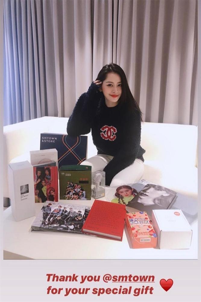 Fan Kpop hoa mắt ghen tị với núi quà SM Entertainment tặng riêng Chi Pu-2