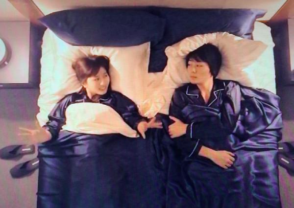 Show Nhật Bản bị chỉ trích vì để sao nam ngủ chung giường với fan nữ-1