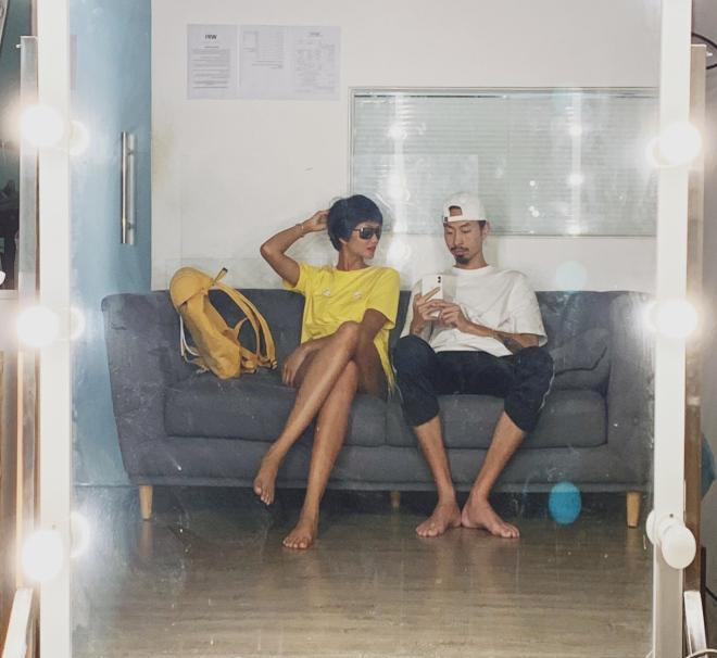 HHen Niê công khai đọ mặt mộc với Đen Vâu, phải trầm trồ vì nam rapper quá đẹp-3